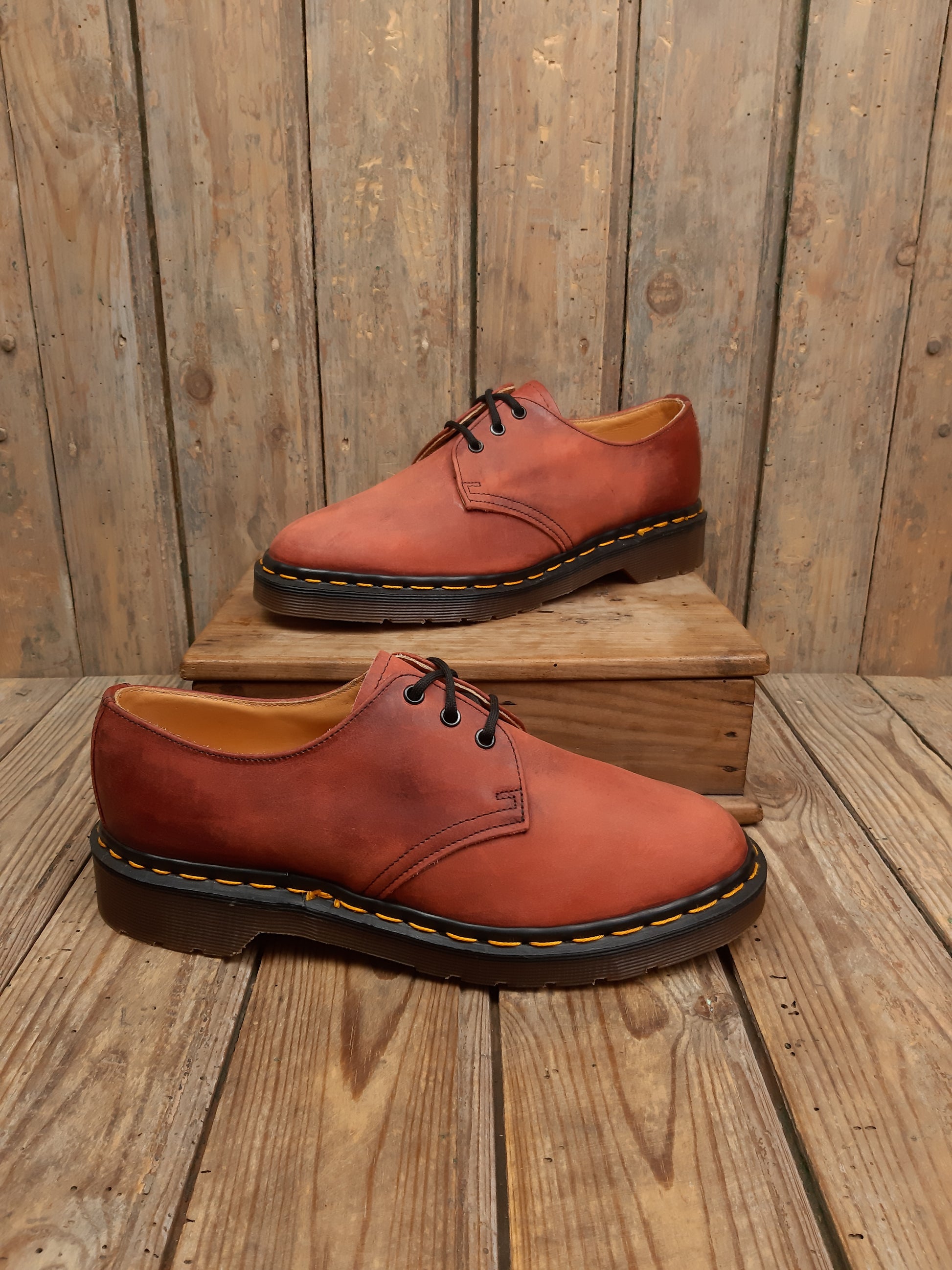 Derbies suédées 4954 Dr. Martens vintage occasion Made in England nubuck rose 39 années 90' - Les Doc's de Cam