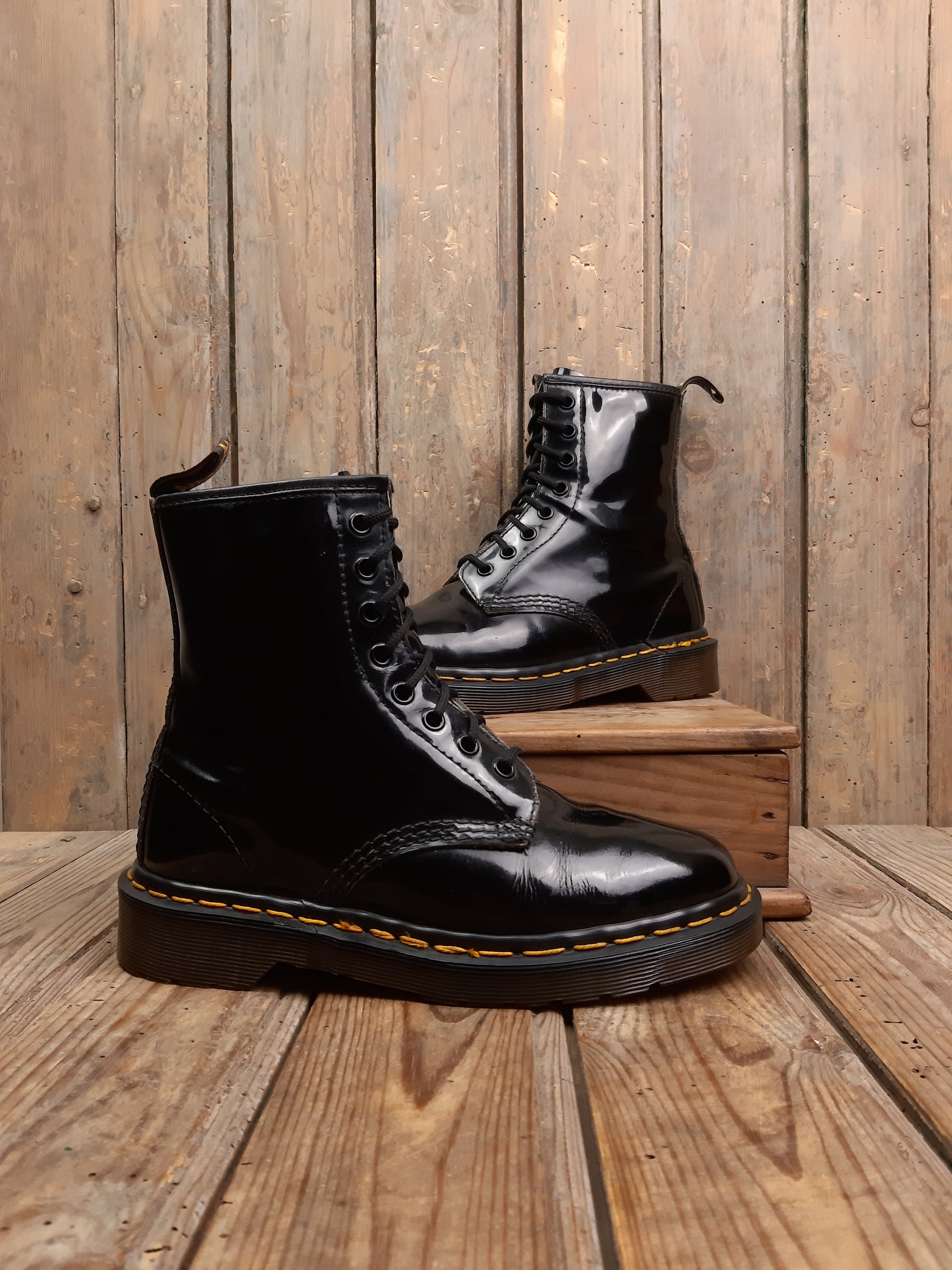 Bottines patent Pascal 1460 Dr. Martens vintage occasion Made in England cuir verni noir 41 années 90' - Les Doc's de Cam