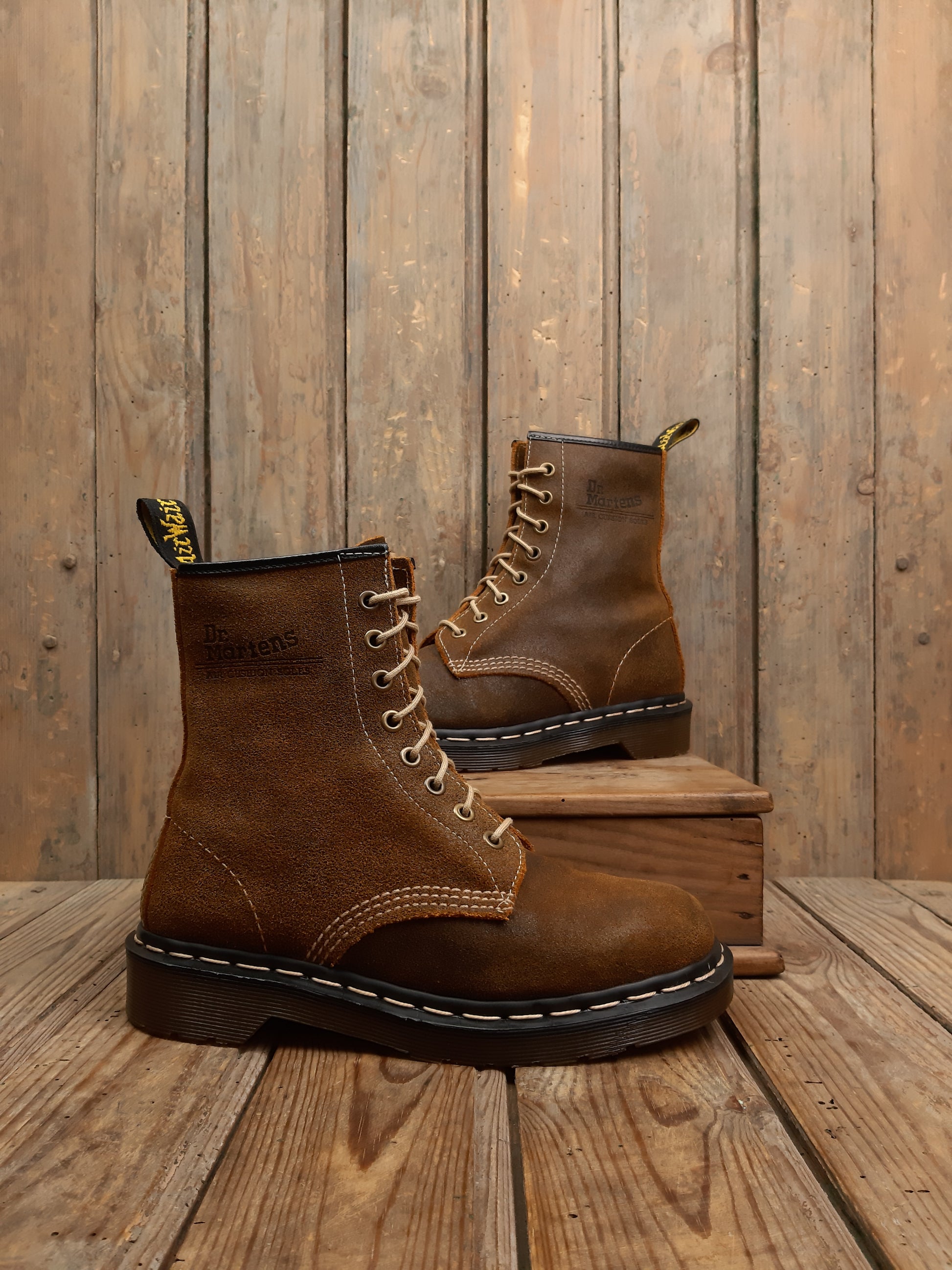 Bottines suédé Pascal 1460 Dr. Martens vintage occasion Made in England daim marron 37 années 90' - Les Doc's de Cam
