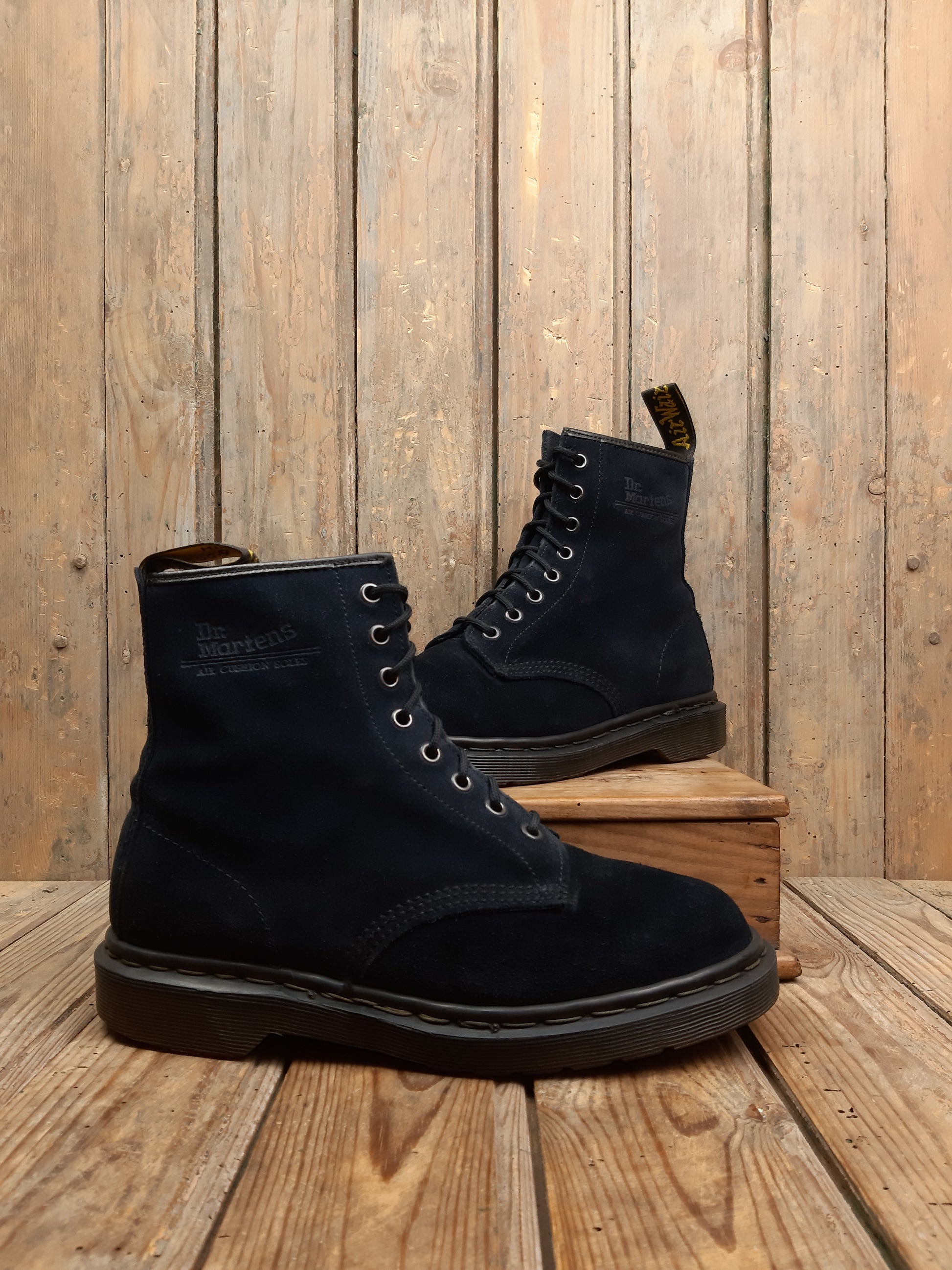 Bottines suédé Pascal 1460 Dr. Martens vintage occasion Made in England daim bleu marine 41 années 90' - Les Doc's de Cam