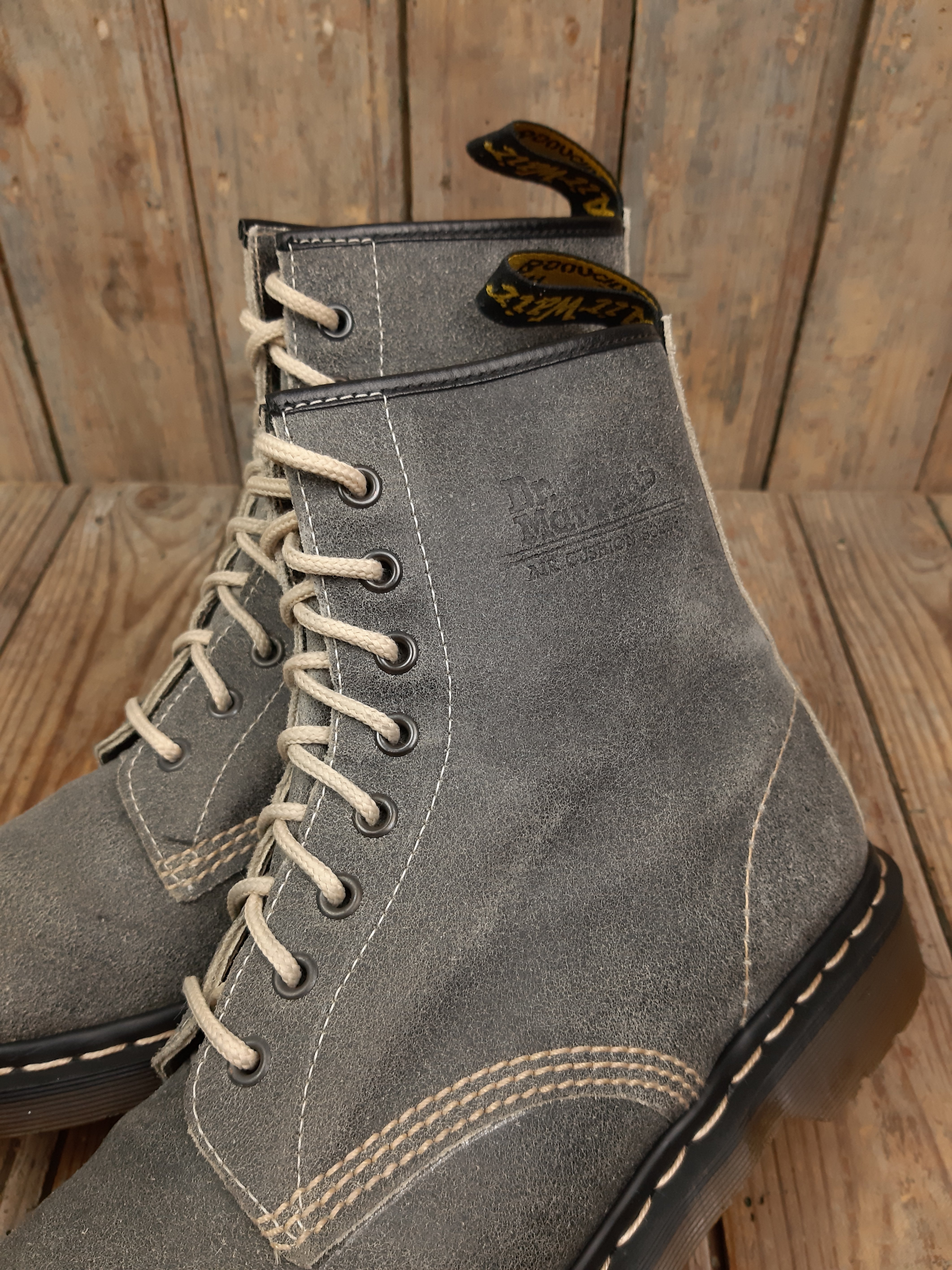 Bottes Dr. Martens MIE vintage occasion cuir suede gris 42 Les Doc s de Cam