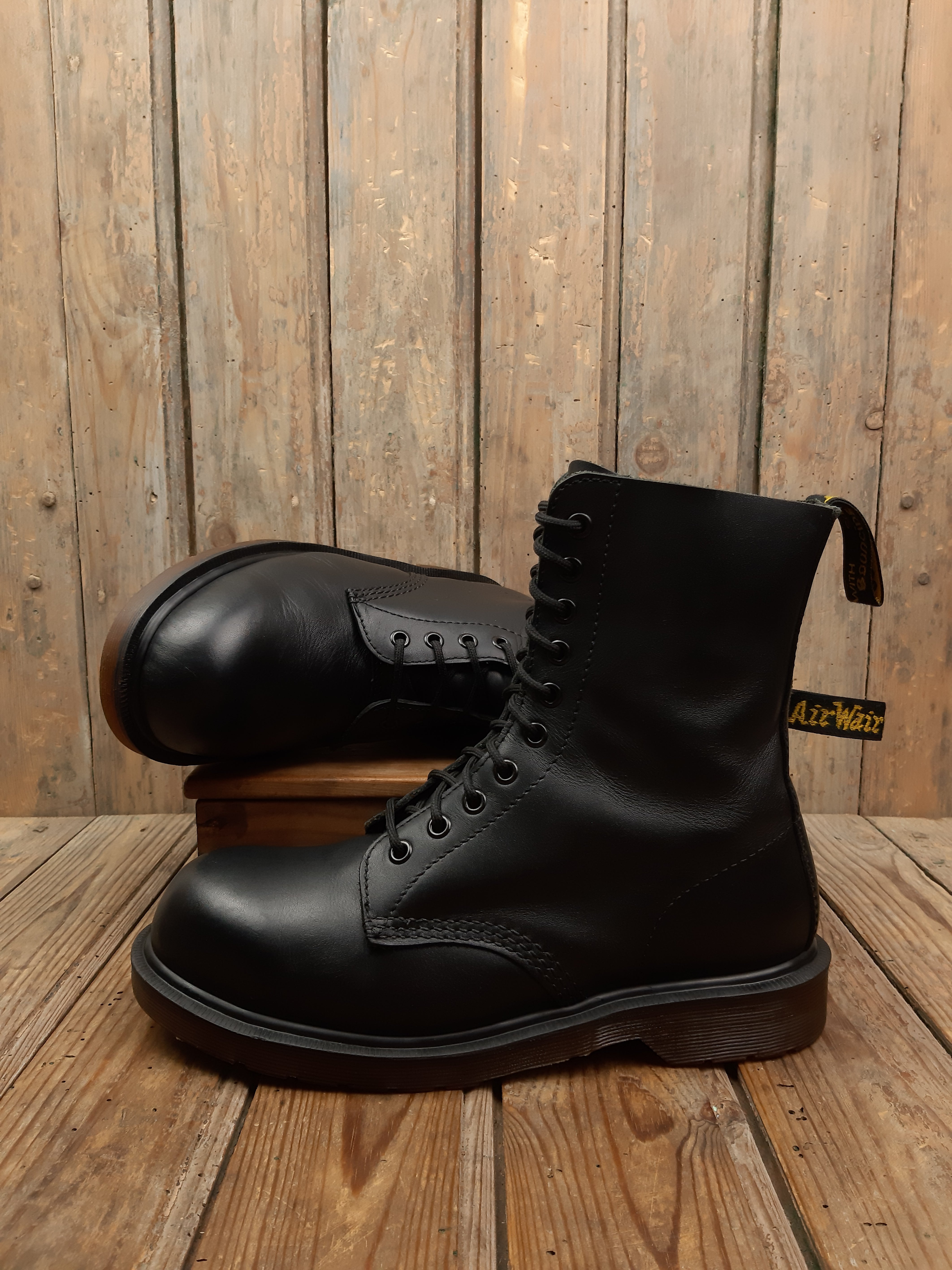 Bottes Coquees Dr. Martens Vintage Made in England cuir 41 occasion Les Doc s de Cam