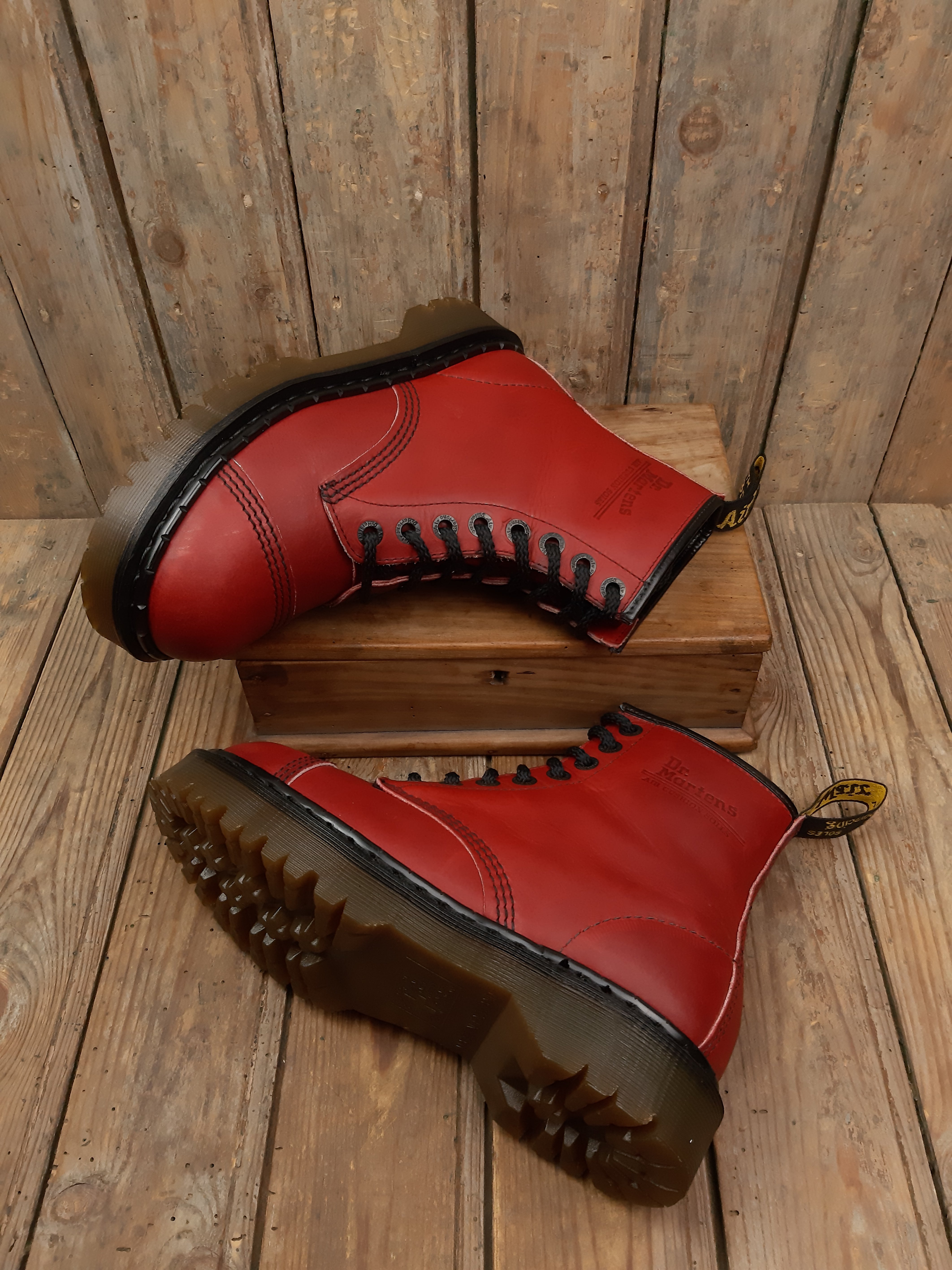 Bottes Dr. Martens Vintage d occasion rouge 39 England Les Doc s de Cam