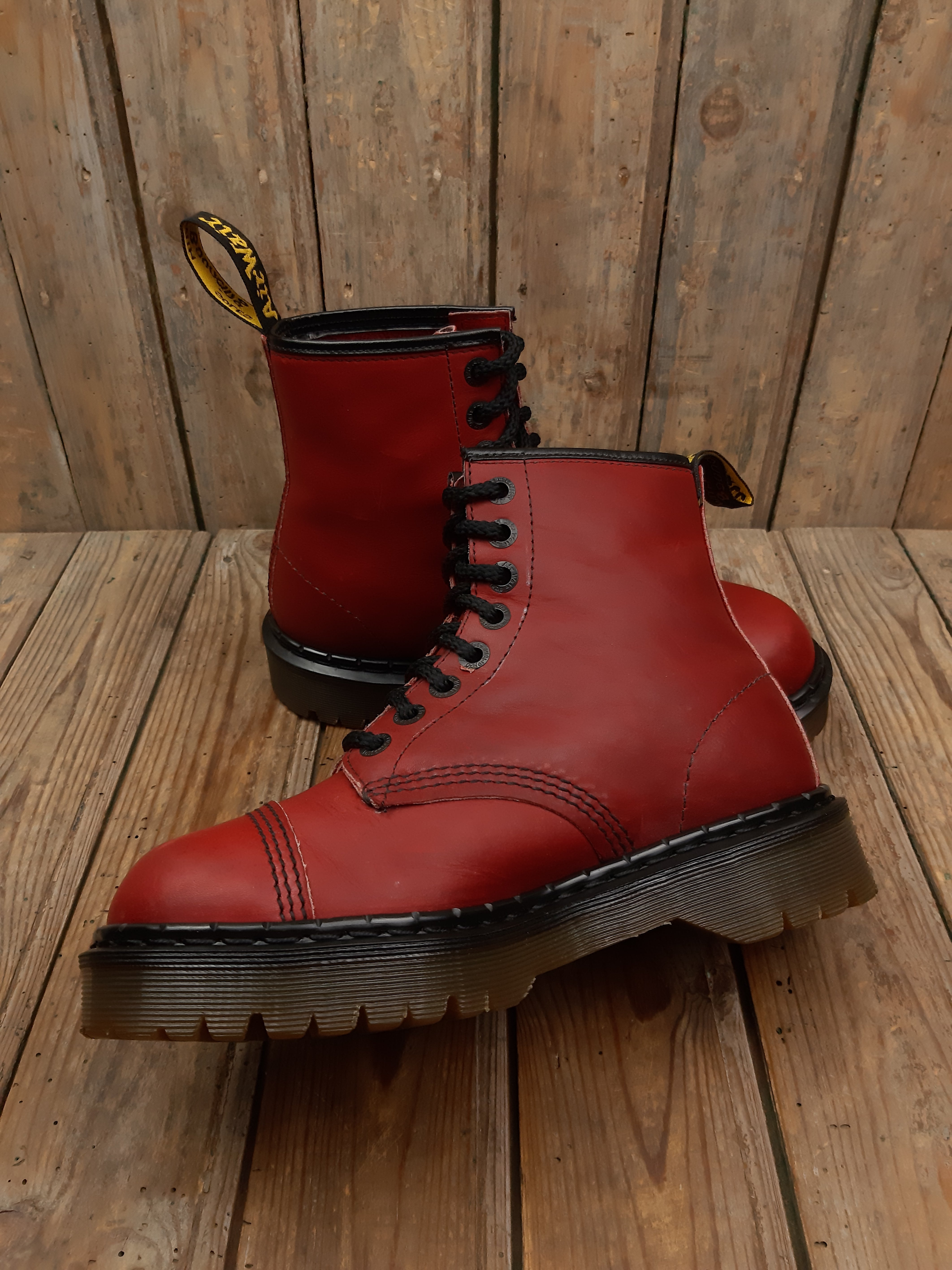 Bottes Dr. Martens Vintage d occasion rouge 39 England Les Doc s de Cam